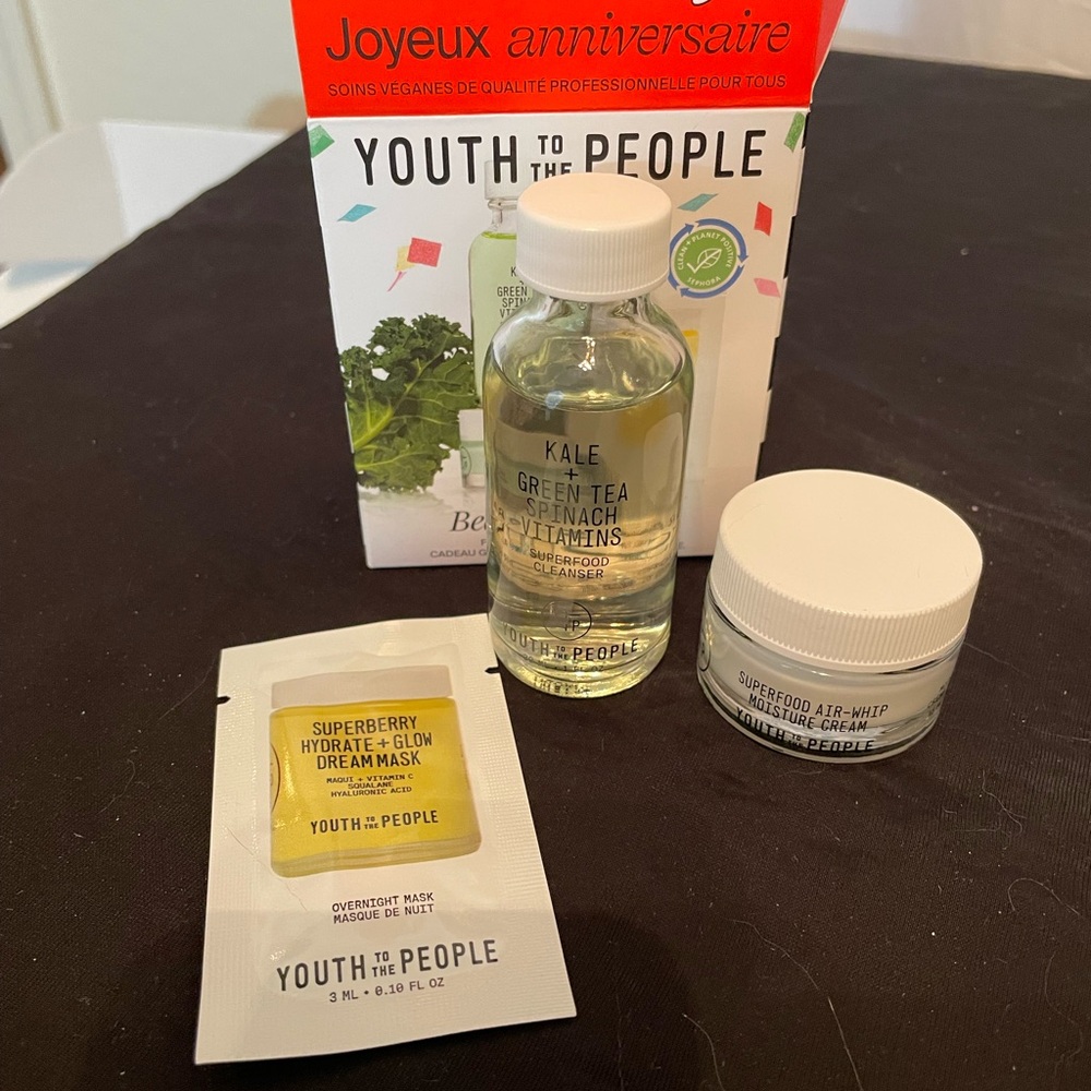 Sephora Beauty Insider Gift Youth to the People: Skin Cleanser, Cream, Mask Set